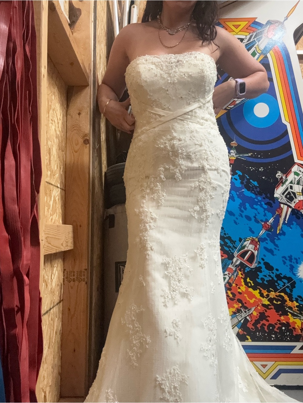 Strapless Ivory Lace Wedding Dress - Elegant Fit-and-Flare